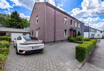 Zweifamilienhaus - Garten - Garage - Terrasse - Dachterrasse