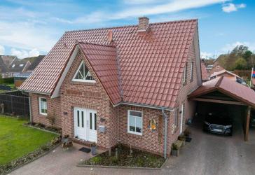 Attraktives Einfamilienhaus mit moderner Ausstattung und überdachter Terrasse