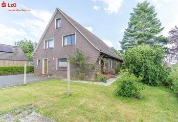 Chamantes Einfamilienhaus mit Einliegerwohnung und Garage in ruhiger Lage von Carolinensiel
