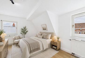 Helle Dachgeschosswohnung mit Möglichkeit zur Maisonette in bester Lage von Lauf an der Pegnitz