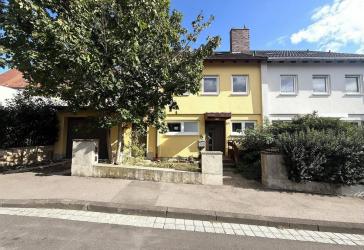 Schöne Doppelhaushälfte inkl. Garage u. Garten * in Schweinfurt
