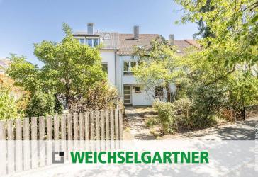 Bezugsfreies Split-Level Reihenhaus mit großem Garten und Einzelgarage