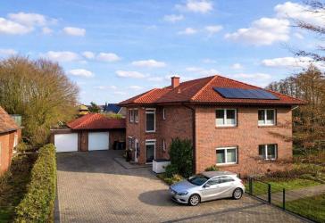Familienglück auf zwei Ebenen - Zweifamilienhaus im Herzen von Friesoythe!