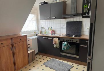 ZEITMIETVERTRAG! 2-Zimmer-Dachgeschosswohnung m. EBK u. großen Garten in KN Uninähe