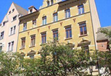 Freundliche 4-Zimmer-Wohnung mit Balkon, Holzboden, separater Küche & Bad mit Wanne u. Dusche