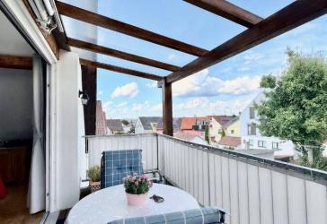 Herrliche 2-Zi.-Dachgeschosswohnung mit Galerie und Balkon mit Kappelbergsicht