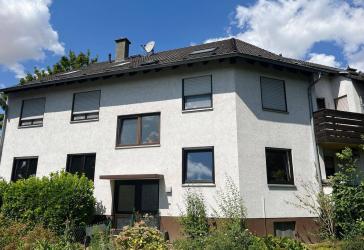 Große Vierzimmerwohnung mit Garage und Gartenanteil in Laubenheim