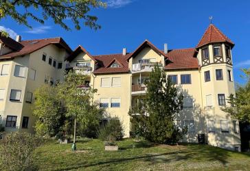 3 Zimmer Wohnung mit 2 Balkonen, Garage und Einbauküche in Roth