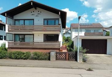 Viel Platz für Ihre Wohnideen - Zweifamilienhaus mit Doppelgarage