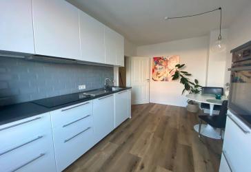 Sanierte/möblierte 2 Zi-Altbau Whg nahe Wakenitz/St. Gertrud
