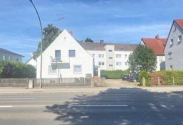 Sanierte 3-Zi-EG-Wohnung in 2-Familienhaus in Augsburg