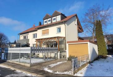 Auf 3 Jahre befristet! 4-Zimmer-Wohnung mit Balkon/Terrasse und kleinem Garten in Dechsendorf