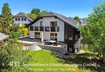 Ein Haus mit Raum zum Leben - großzügiges Familiendomizil mit Gartenidylle in Rehau (A1739)