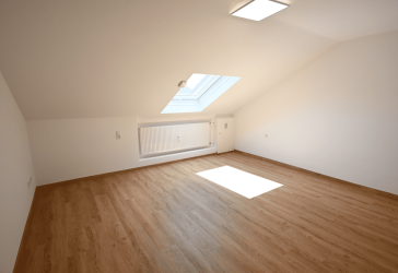 Helle 3-Zimmer-Dachgeschosswohnung mit Weinbergblick in Würzburg-Heidingsfeld