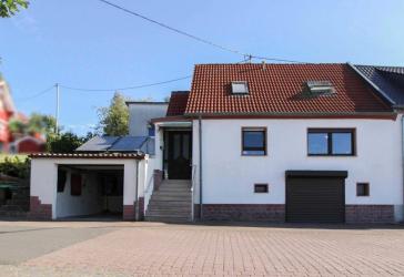 Charmantes Zuhause mit eigenem Garten, Terrasse und Garage in Schiffweiler