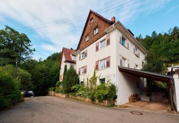 Ein Haus mit Geschichte und Charme - Schwarzwaldidylle in erhöhter Wohnlage