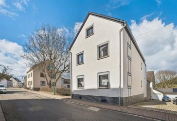 Gepflegtes Hofgut mit Nebengebäuden und großem Grundstück!