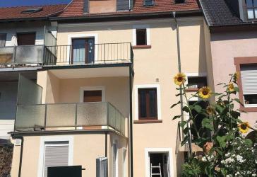 Top gepflegtes 1-2 FHS mit 2 Balkonen, Terrasse und Garten zum Stadtpark, in St. Ingbert mit direktem Zugang zur Gustav Claus Anlage