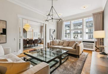 Altbaujuwel am Rudolph-Wilde-Park! Top 4-Raum-Wohnung mit Balkon, Fahrstuhl u. Garage in Schöneberg
