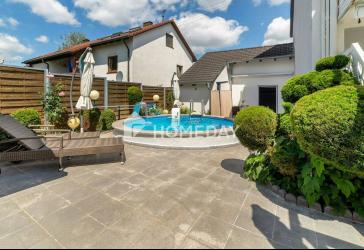 Gepflegte Doppelhaushälfte mit Pool, Doppelgarage und vielseitigem Platzangebot