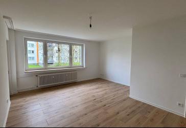 Wir renovieren für Sie! 4-Zimmer-Wohnung mit Balkon!
