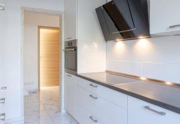 Wie neu: Modernisierte 3-Zimmer-Wohnung mit hochwertiger Küche in ruhiger Lage.