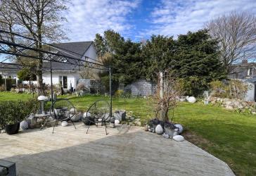 IHR NEUES ZUHAUSE: STILVOLL MIT GARTENIDYLLE