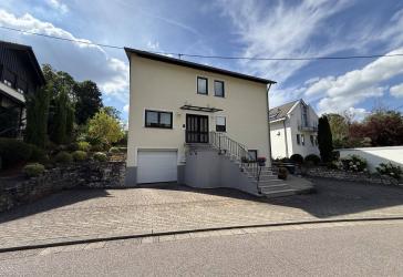 Freistehendes Einfamilienhaus mit Garage in beliebter Lage von SB-Dudweiler