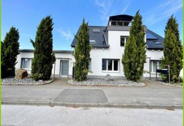 Saniertes Wohn- und Geschäftshaus mit zwei Wohneinheiten, Büroeinheit und großzügigem Grundstück in Ahlen-Vorhelm!