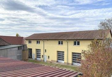Wohnhaus mit Gewerbeeinheit in Bergwinkel