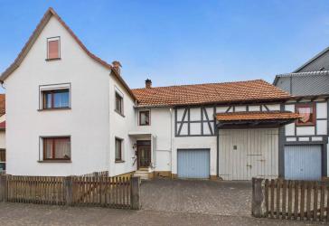 Einfamilienhaus mit angrenzender Scheune und Garten in Wildeck-Obersuhl
