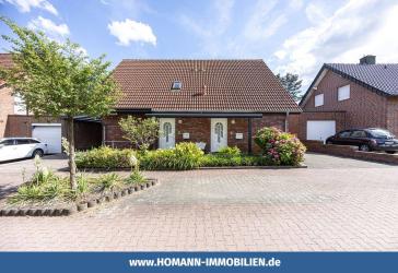 Familienidylle mit Einliegerwohnung - Großzügiges Einfamilienhaus mit unverbaubarem Blick ins Grüne