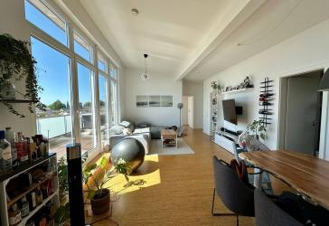 Ausgefallene DG-Wohnung im Penthouse-Stil mit großer Dachterrasse!