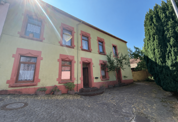 Ehemaliges, großes Bauernhaus mit Scheune im Mettlacher OT Saarhölzbach zu verkaufen!