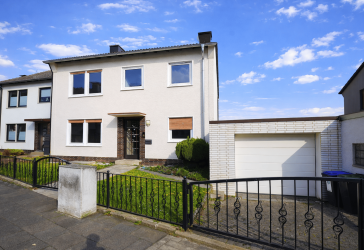 Keine Käuferprovision- ca. 145 m² großes Reiheneckhaus mit zwei Wohneinheiten in ruhiger Lage