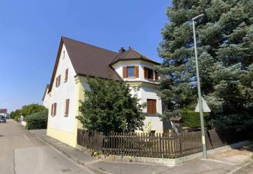 Einfamilienhaus mit Einliegerwohnung in Baar-Ebenhausen