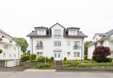 -- R E S E R V I E R T -- Top Lage am Kurpark -- komfortable ETW mit Aufzug und Tiefgarage ! --