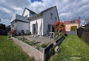 Eigentumswohnung im Erdgeschoss | in einem 2-Familienhaus | mit Terrasse und Garage
