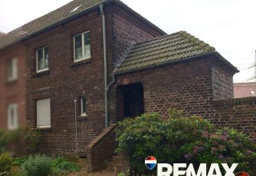 Charmantes Reihenendhaus mit Entwicklungspotenzial in Duisburg zu verkaufen!