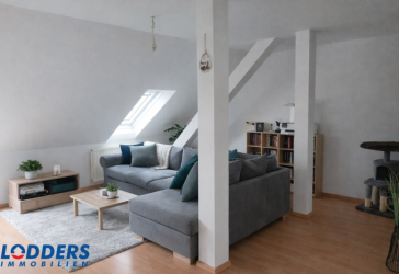 Helle 3-Zimmer-DG-Wohnung mit Balkon im Bahnhofsviertel
