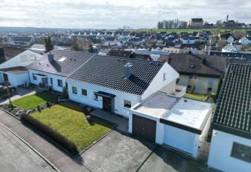 Großzügige Doppelhaushälfte mit Garten, Balkon, Sauna und Fernblick