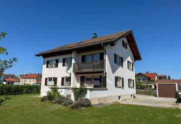 Sonniges Dreifamilienhaus auf großem Grundstück, derzeit nicht vermietet!