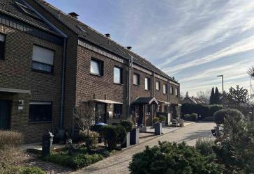 Modernes Reihenhaus mit viel Platz und Garage in Moers-Asberg!