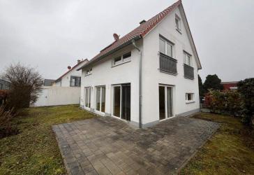 RESERVIERT ! Bezugsfreies 5-Zi. EFH mit Terrasse, Garten und Garage in Tegernheim