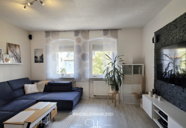 Modernisierte Altbauwohnung mit drei Zimmern in urbaner Citylage
