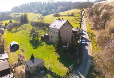 Einfamilienhaus mit Platz für die große Familie oder Generationswohnen am westlichen Stadtrand Geras, auf großem Grundstück.