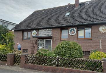 Geräumiges Einfamilienhaus mit Einliegerwhg.