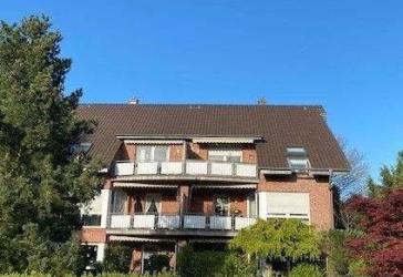 Sehr gute Lage: Tolle 3 Zimmer-Wohnung mit Balkon im 1. Obergeschoss in einem 6 Familienhaus