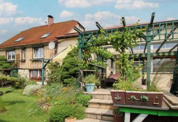 Wohnen und Arbeiten an einem Ort! EFH mit Werkhalle, Garten, und Garage