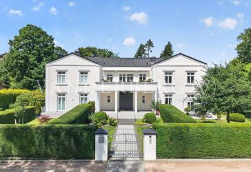 Imposantes Anwesen - Haus-im-Haus-Charakter mit großzügigem Grundstück & Wohnkomfort auf drei Ebenen
